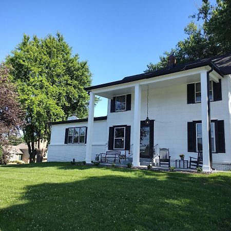 1908 Modern Farmhouse On Large Private Treed Lot Shawnee Kültér fotó