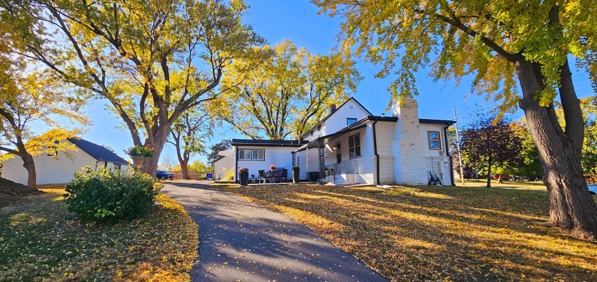 1908 Modern Farmhouse On Large Private Treed Lot Shawnee Kültér fotó